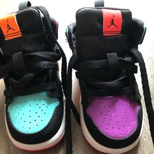 Toddler Jordan 1 mid sneakers